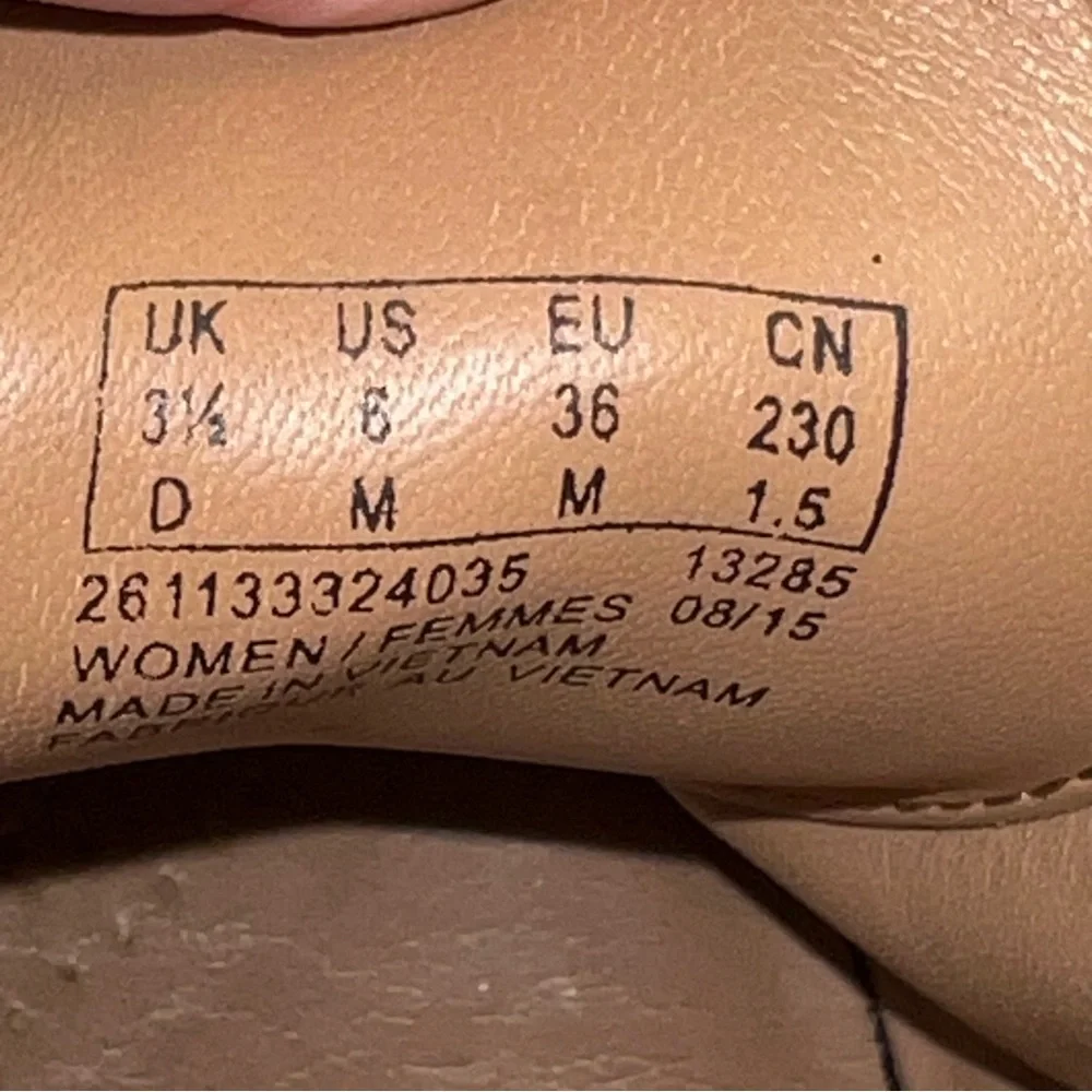 Clarks Artisan Black and Gray Women's Oxford Heels - Picture 6 of 9